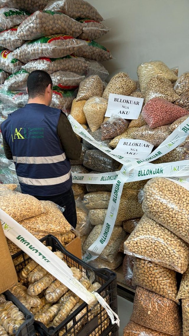 AKU bllokon mbi 2.4 ton djath ka&ccedil;kavall dhe fruta t&euml; thata n&euml;