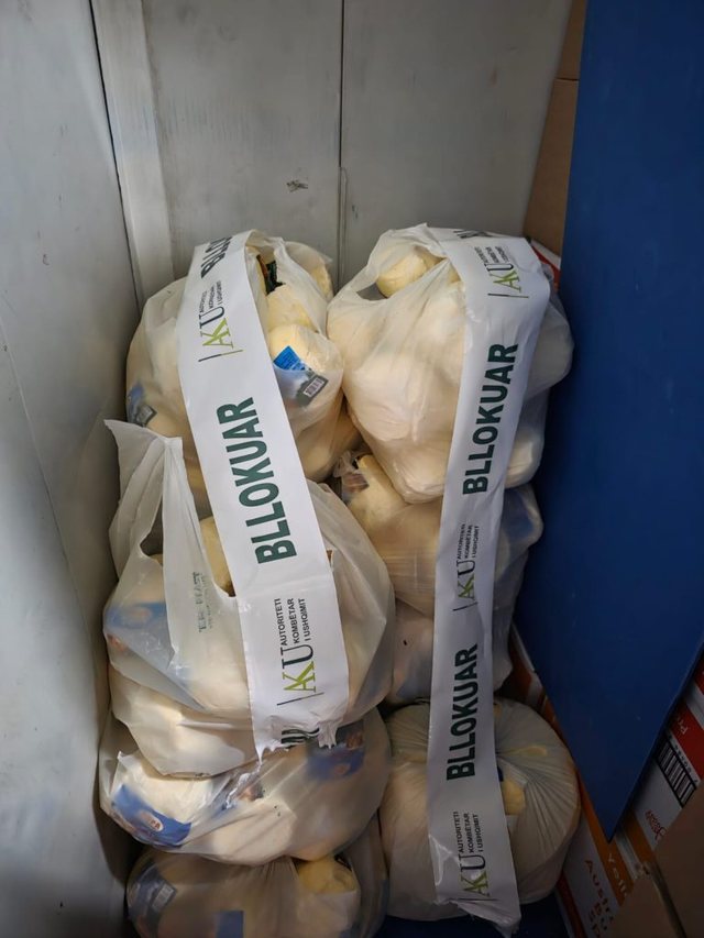 AKU bllokon mbi 2.4 ton djath ka&ccedil;kavall dhe fruta t&euml; thata n&euml;