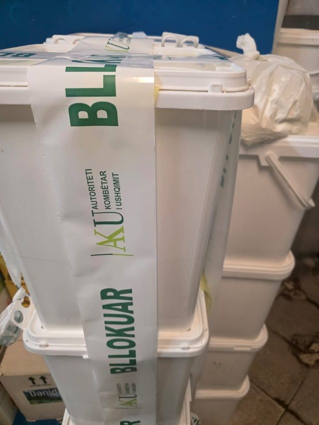 AKU bllokon mbi 2.4 ton djath ka&ccedil;kavall dhe fruta t&euml; thata n&euml;