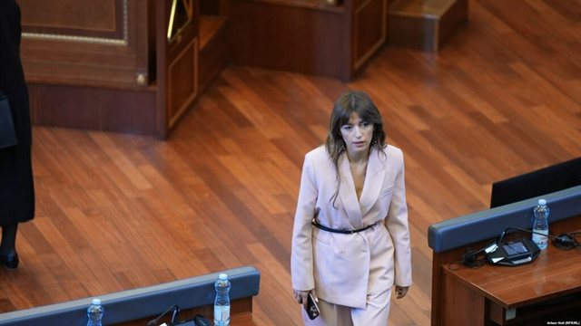 Dështon sërish zgjedhja e Albulena Haxhiut si kryetare e Kuvendit