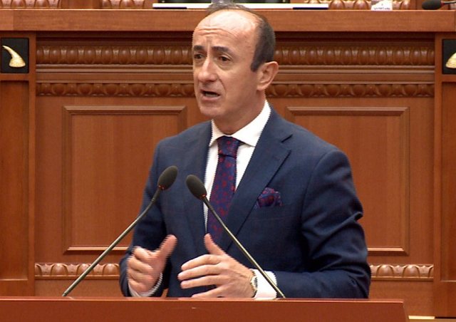 Rama &lsquo;rr&euml;mben' ish-deputetin demokrat! Dash Sula em&euml;rohet