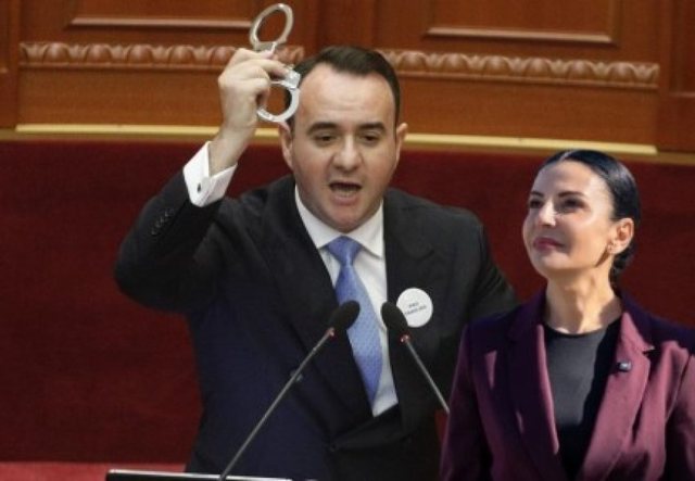 "Nuk është problemi kryesor", Balliu pyetet për