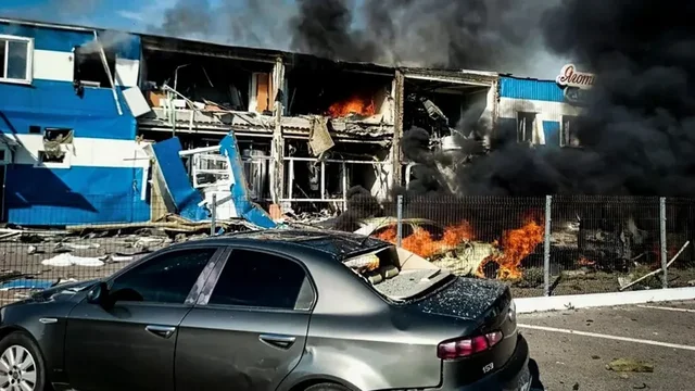 Tension n&euml; Detin e Zi/ Ukraina godet anije dhe konfirmon shp&euml;rthim
