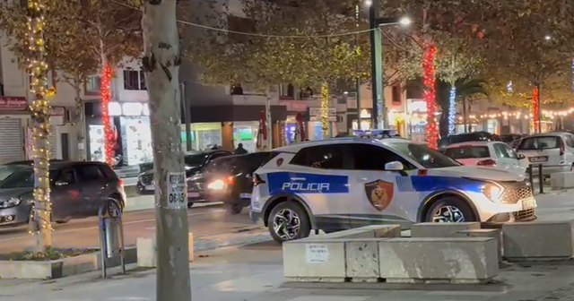 U rrëzua tek blloqet e betonit, lëndohet rëndë në