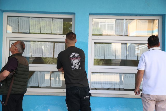 Zgjedhësit fotografuan fletën, ndërpritet procesi i votimit