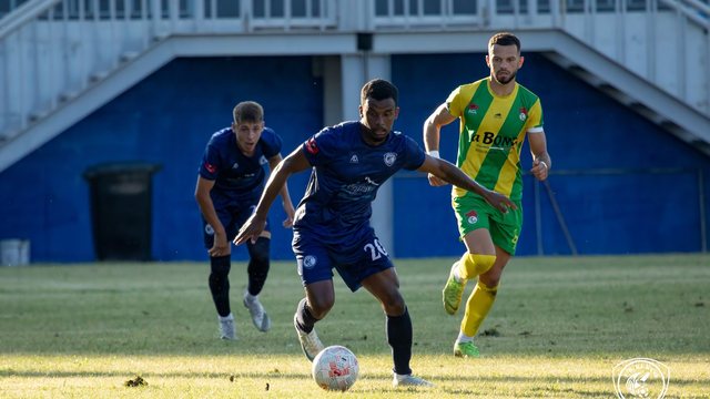 Kategoria e Par&euml;/ Ky &euml;sht&euml; formacioni & trajneri m&euml; i