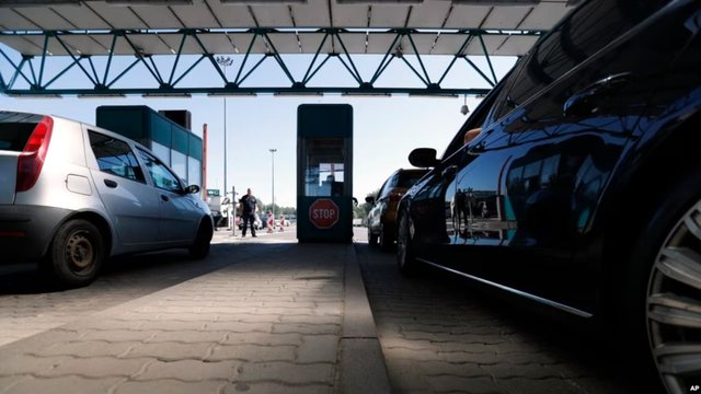 Lirohen dy shtetasit e Kosovës që u ndaluan në Serbi