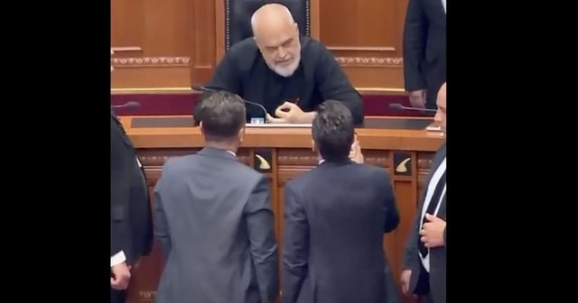"Kushedi si rrotullohet n&euml; varr i ndjeri Mit&rsquo;hat