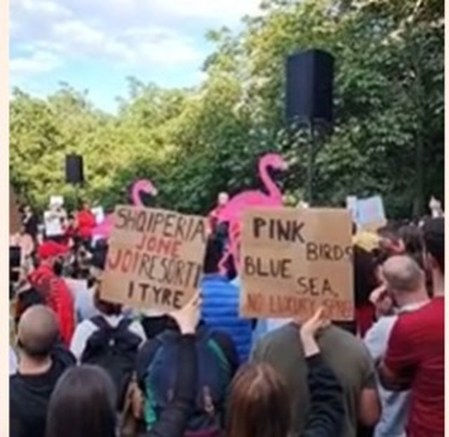 Protest&euml; kund&euml;r Ram&euml;s edhe n&euml; Berlin: Natyra &euml;sht&euml;
