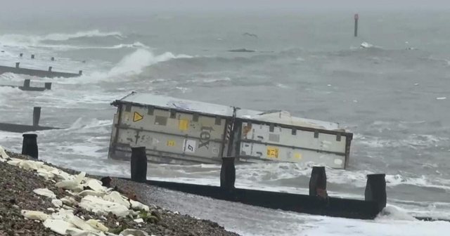 Tonelata me banane në brigjet britanike, autoritetet: Mos i hani ato