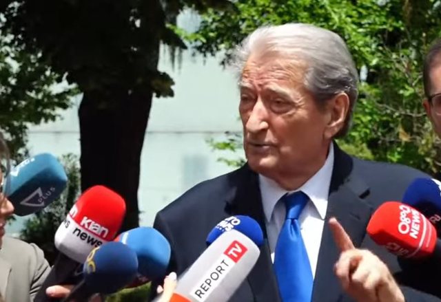 &ldquo;Opozit&euml; e shitur&rdquo;/ Thirrjet e t&euml; rinjve para selis&euml;
