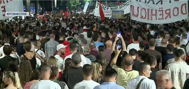 Nis marshimi nëpër Tiranë: ''Rama në burg, Berisha