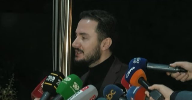 U akuzua në mbledhje se ka kërkuar firmat e deputetëve për