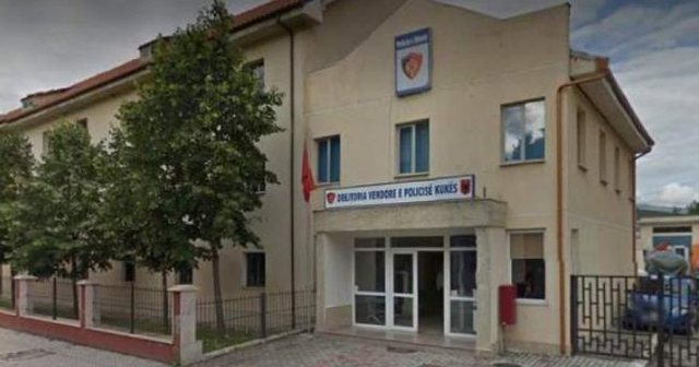 Kukës/ Sherr me thika mes adoleshentëve, plagoset një