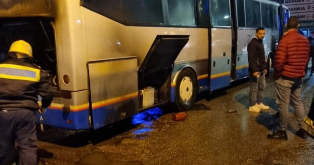 Përfshihet nga flakët një autobus në Sarandë