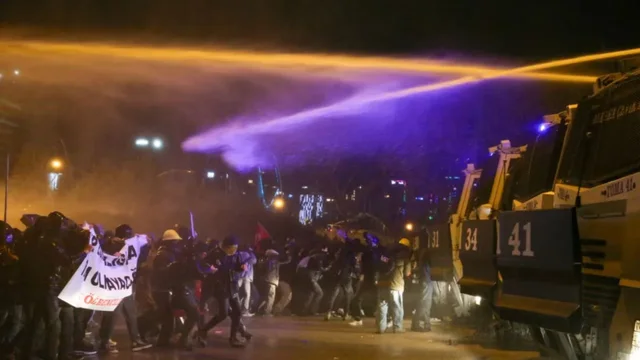 Protesta në Turqi, policia arreston mbi 300 persona