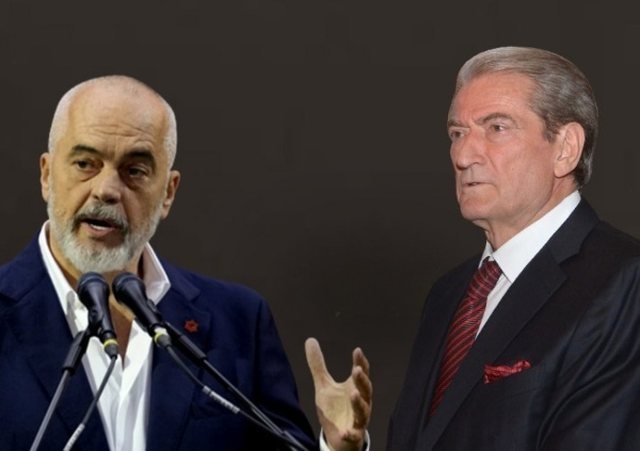 Teatri që fsheh prapaskenën