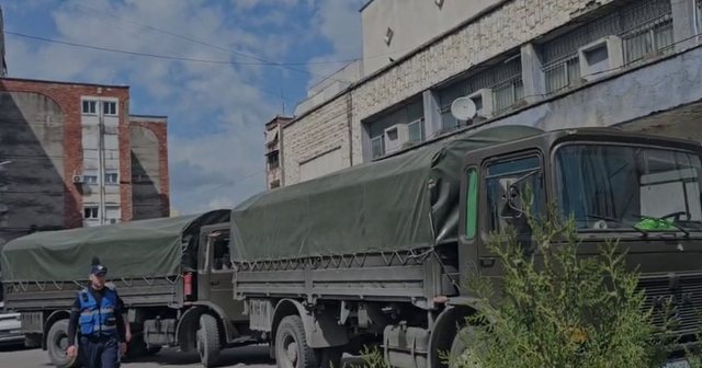 Nën masa të rrepta sigurie, mbërrijnë në Elbasan