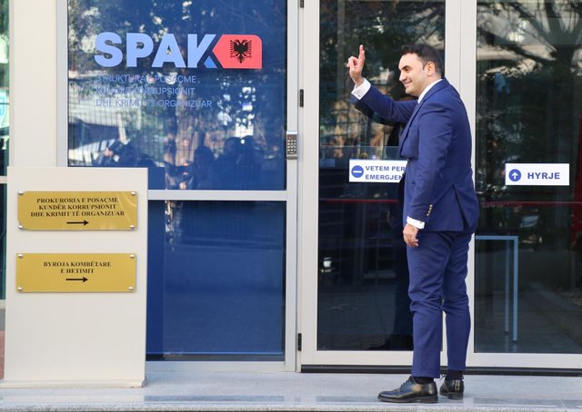 Kush &euml;sht&euml; deputet i PD q&euml; paditi K&euml;lli&ccedil;in n&euml;