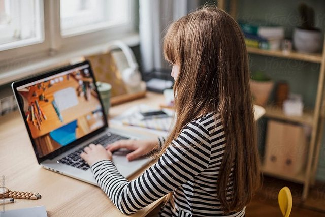 Adoleshentet kodojnë 4 herë më shumë se meshkujt/ Eurostat: