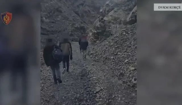 Ndihmoi 6 emigrant&euml; t&euml; kalojn&euml; ilegalisht kufirin, arrestohet