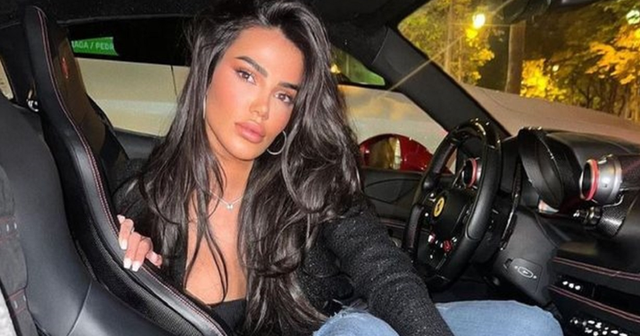 “Vrapova brenda duke bërtitur …”, Morena Taraku e