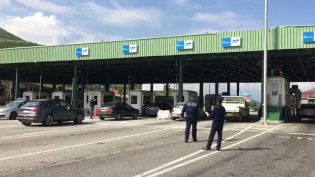 Tentoi t&euml; kalonte kufirin me municion luftarak dhe arm&euml; t&euml;