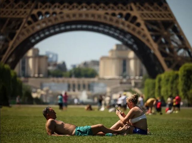 France bans alcohol consumption in public places as heatwave sweeps across