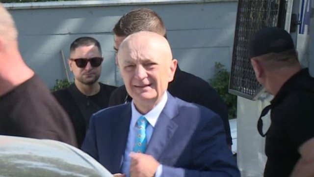 Meta l&euml; s&euml;rish qelin&euml; p&euml;r 12 or&euml;, ish-presidenti