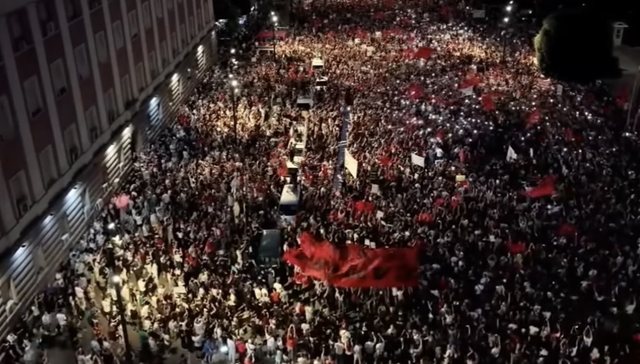 Shqiptar&euml;t nuk heqin dor&euml;! Sot dita e 19 e revolt&euml;s qytetare,