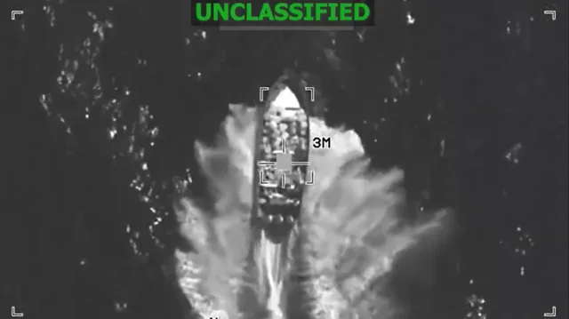 VIDEO/ Transportonte kokainë, SHBA bombardon anijen në Paqësor.