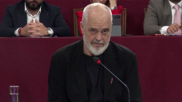 &ldquo;Laguna &euml;sht&euml; n&euml; pik&euml; t&euml; hallit, por