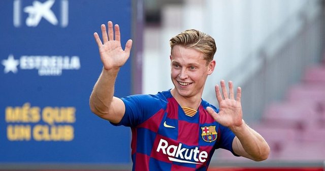 Barcelona refuzon 65 milionë euro për mefushorin De Jong