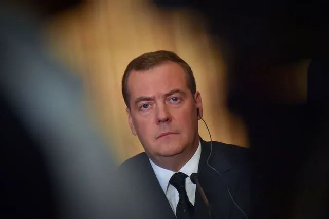 Sulmi në Rumani, Medvedev kërcënon hapur Evropën: