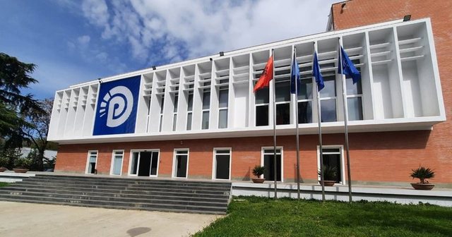 “Medaljet për zjarrfikësit janë tallje”, reagon PD: