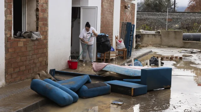 Bad weather hits Spain, flooded roads and houses under water from the rains that