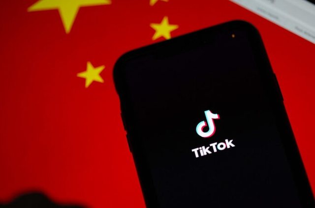 Irlanda gjobit TikTok-un me 530 milionë euro. Platforma akuzohet se