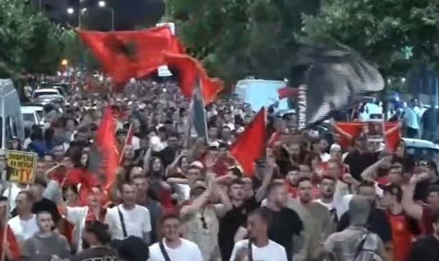 &ldquo;Rama n&rsquo;burg, Berisha n&rsquo;burg!&rdquo;/ Thirrjet q&euml; po