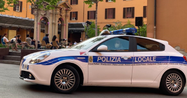 U kapën duke shitur drogë në parkingun e një supermarketi,