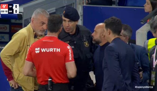 VIDEO/ Tension në derbin ku luan Kumbulla, gjyqtari ndërpret ndeshjen