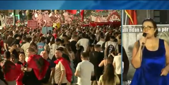 Protestuesja denoncon gjobat ndaj makinave të diasporës në kufi