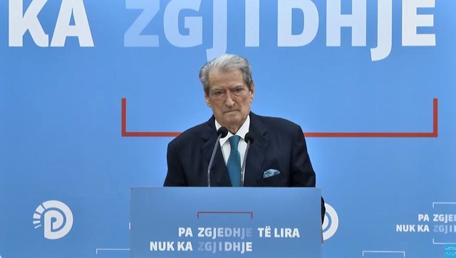 &ldquo;Rama k&euml;rc&euml;noi n&euml; m&euml;nyr&euml;n m&euml; t&euml;