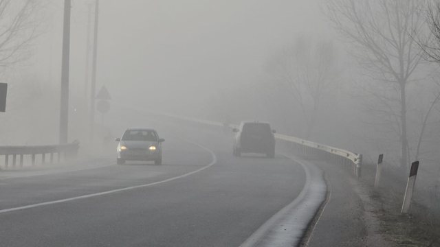 Mjegull e dendur në aksin Korçë-Pogradec, pamje e kufizuar