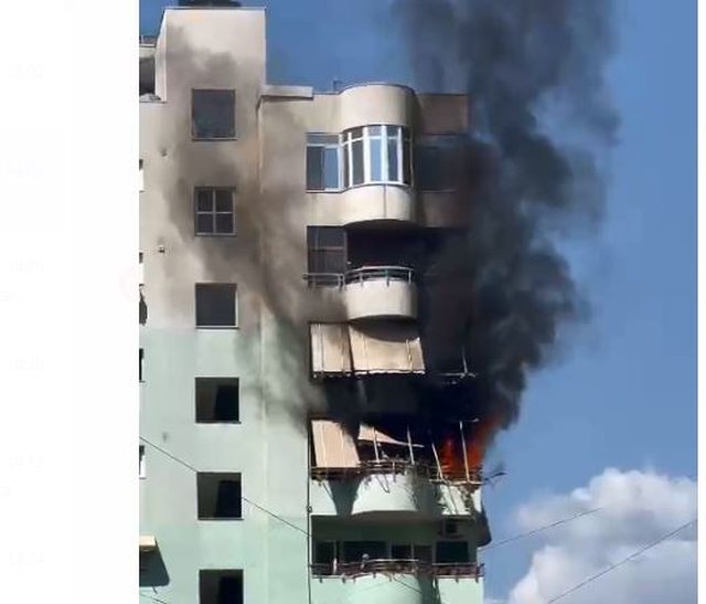 Detaje/ Shpërthen në flakë apartamenti te Komuna e Parisit!