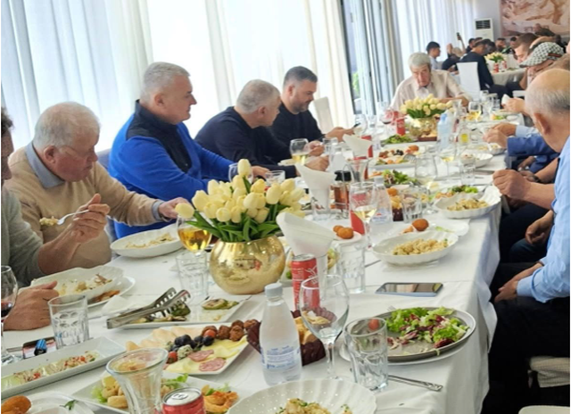 Bujar Leskaj flirton me mikun e Ramës, Sinan Idrizin, si dhe me