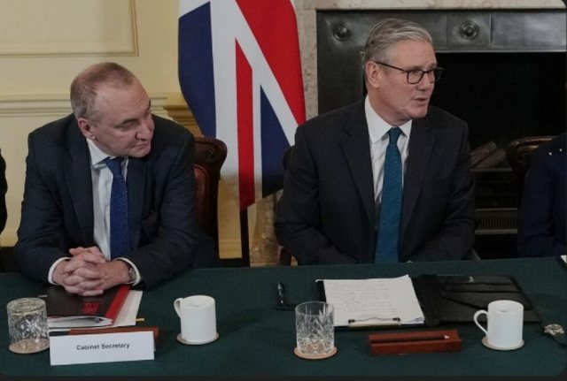 Tjet&euml;r largim n&euml; qeverin&euml; britanike, Sekretari i