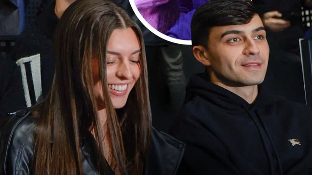 As is rare/ Pedri appears in public with his girlfriend, accompanied by his