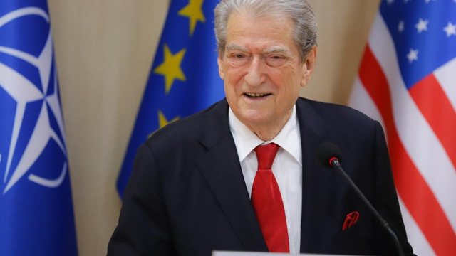 A do të japë dorëheqjen? Berisha: Betejën ai që e nisi,