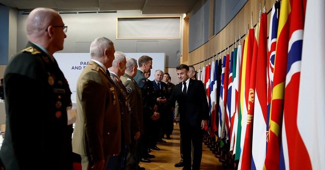 Paris/ Macron takohet me shefat evropianë të mbrojtjes