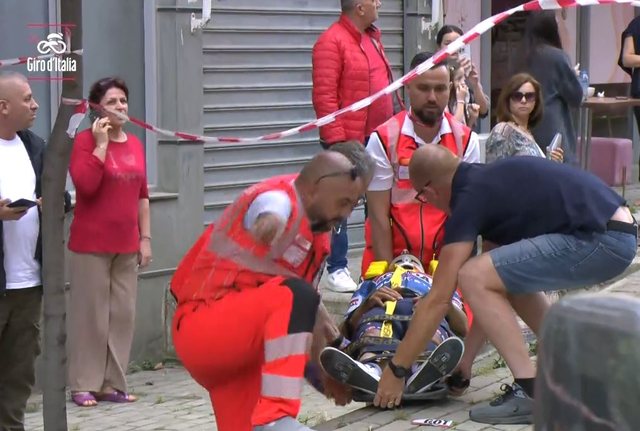 ‘Giro d’Italia’/ Aksident i rëndë në Fresk,